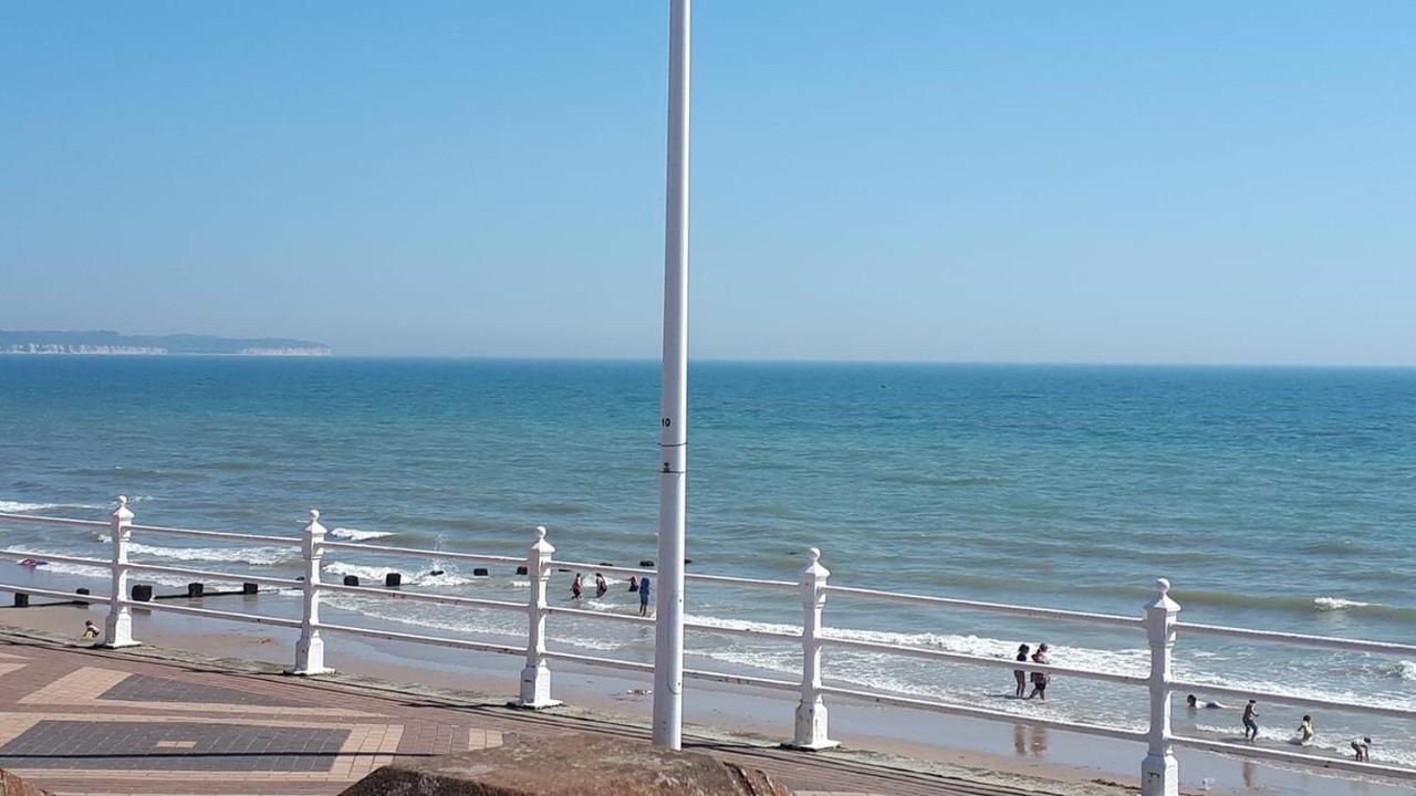 East Coast Apartments First Floor 2 Bed Apartment All Towels And Sheets Supplied Bridlington Bagian luar foto